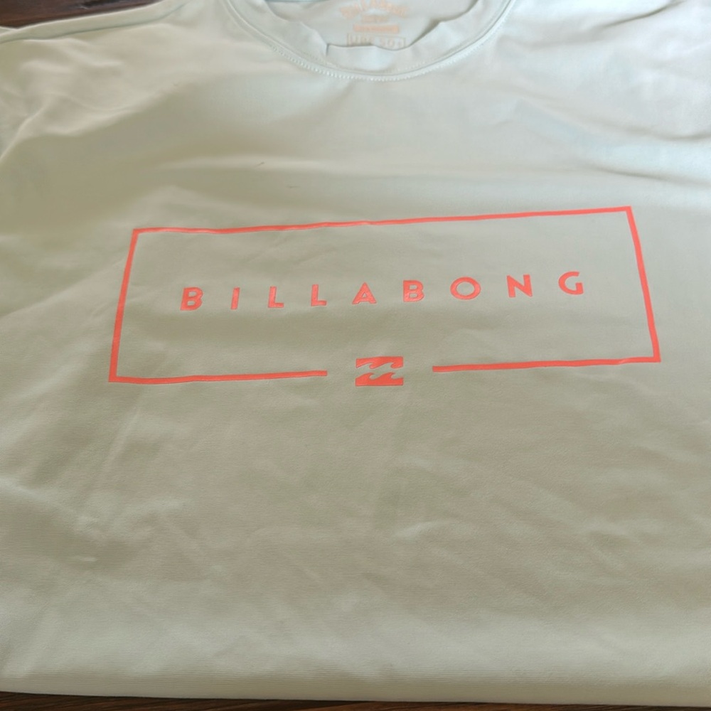 Boys Billabong Rash Guard NWT size Medium